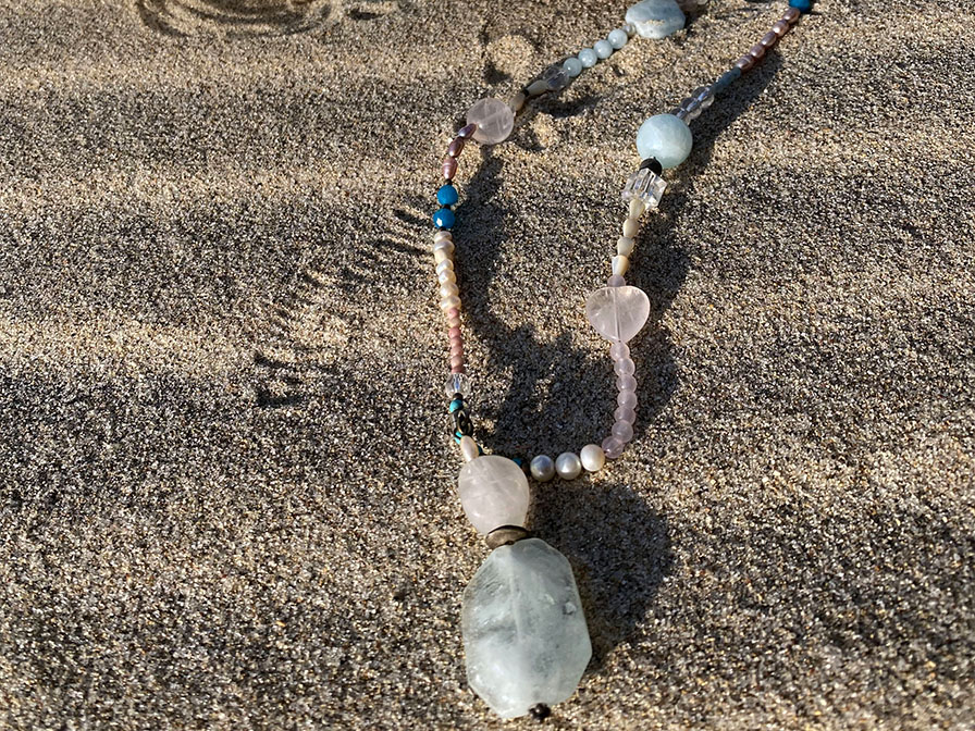 Necklace with semiprecious stones